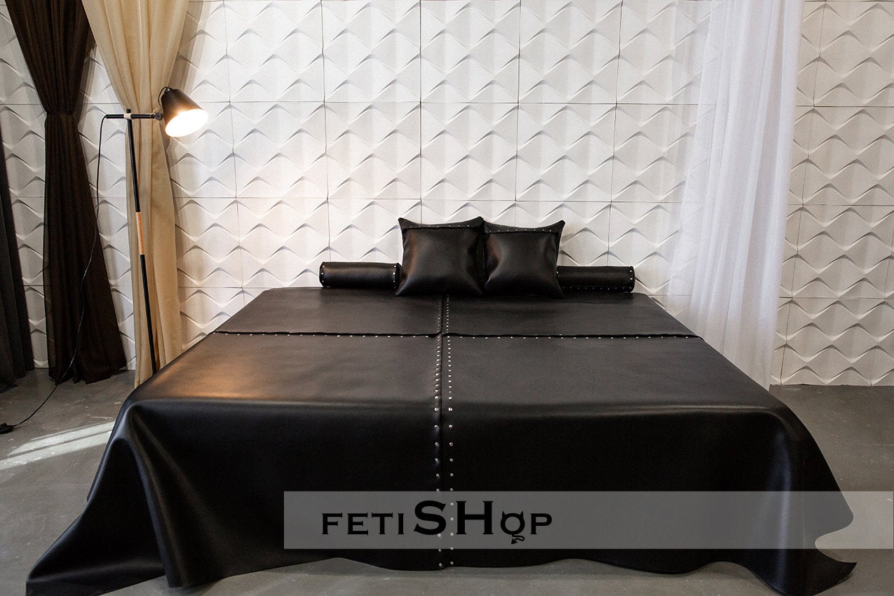 Faux Leather Bordo Elasticized Cushion Cover