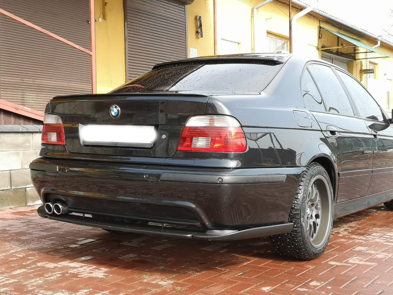 BMW E39 M sport rear diffuser gloss,abs plastic,for sedan and wagon,video  review