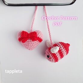 Bee and Heart with Bow car hanger crochet pattern, Bee mine charm car decor, Coquette heart crochet, Valentine keychains, Girly accessories, matching keychains, backpack charm, a bag accessory or Valentines party decor,  V day gifts Coquette acessory