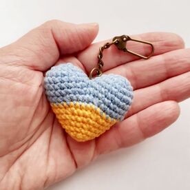 ukrainian flaf keychain, ukraine heart, blue and yellow simbol ukraine, Amigurumi heart keychain, Valentines gift keychain, bag pendant, small gift Valentines day, crochet heart girlfriend gift, boyfriend gift